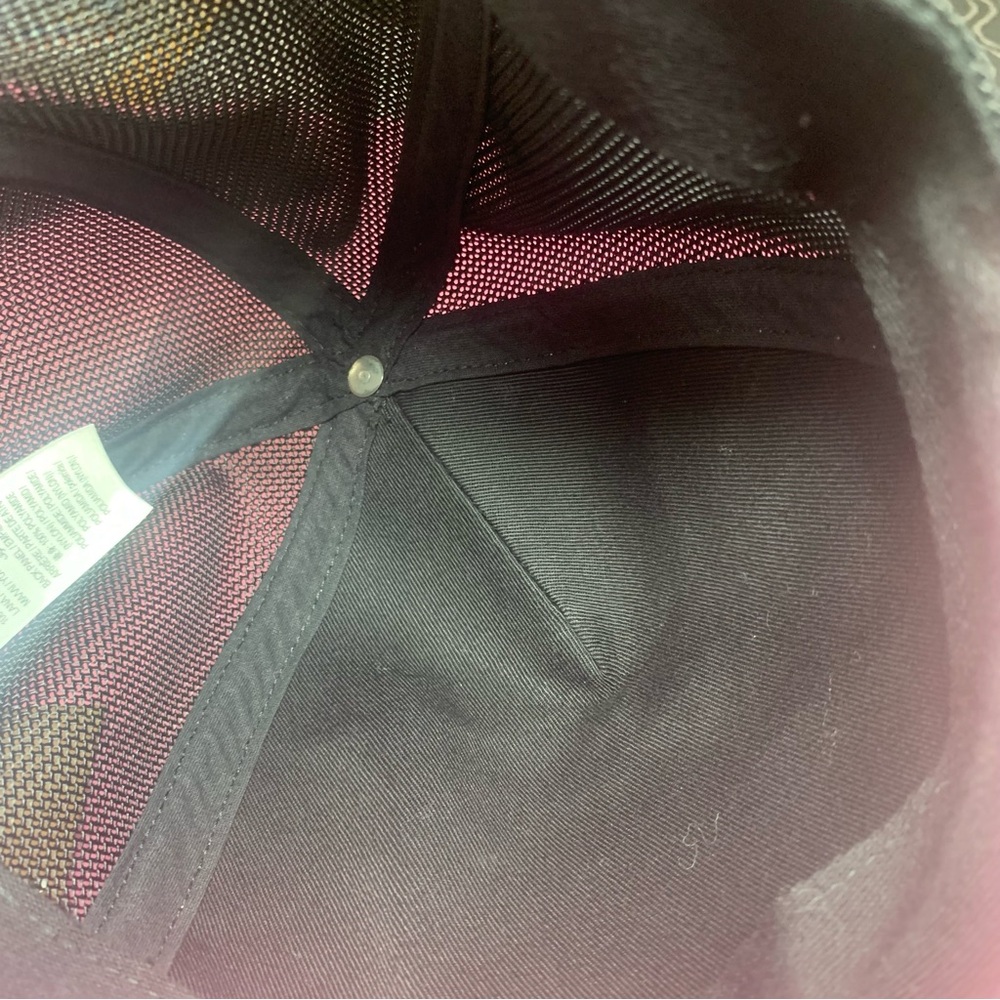 Authentic Burberry Pink and Black Mesh Cap - Picture 10 of 11
